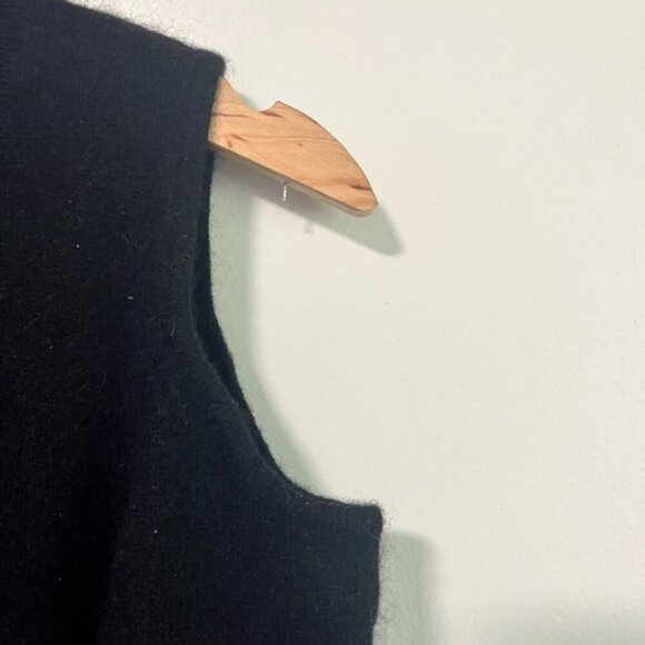 Aqua Cashmere Women’s Black Cold Shoulder Sweater – Size L - Picture 10 of 10